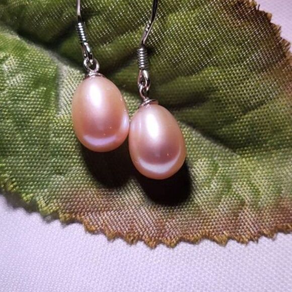 BEST SILVER, NEW STERLING SILVER LIGHT PINK FRESH-WATER PEARL DROP EARRINGS - Picture 2 of 5